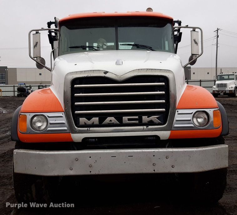 image for item DV9757 2007 Mack CV713 roll-off container truck