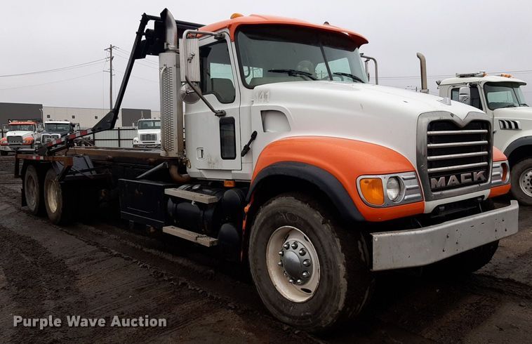 image for item DV9757 2007 Mack CV713 roll-off container truck