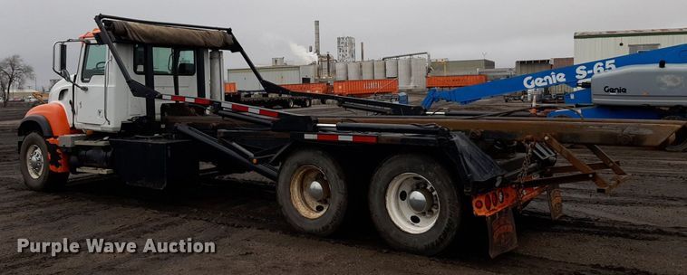 image for item DV9757 2007 Mack CV713 roll-off container truck