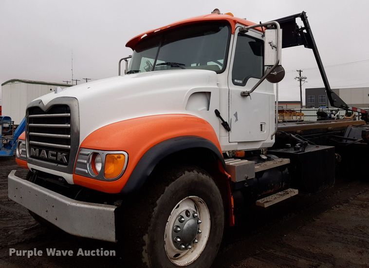 image for item DV9757 2007 Mack CV713 roll-off container truck