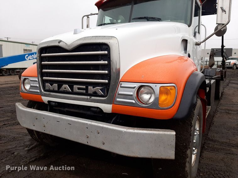 image for item DV9757 2007 Mack CV713 roll-off container truck