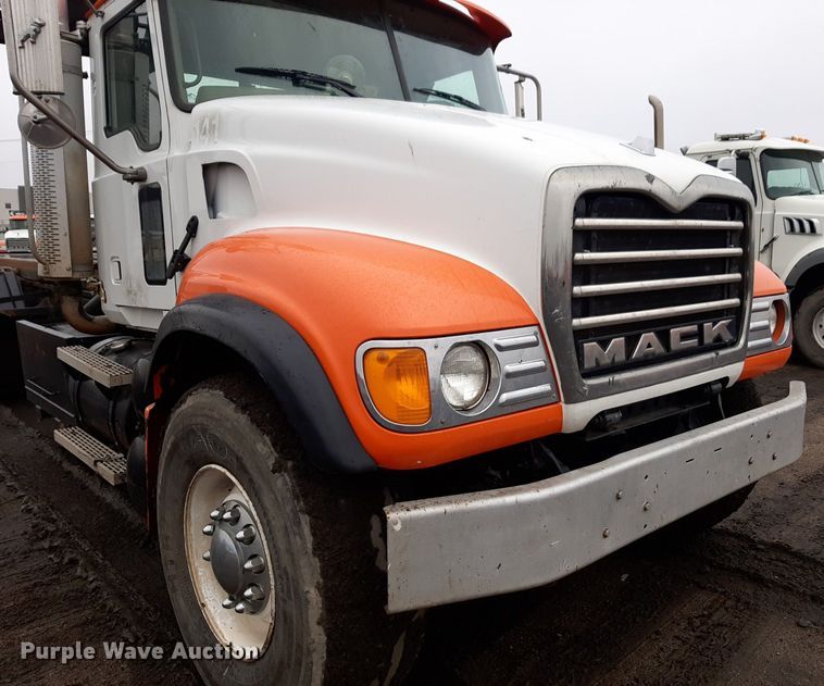 image for item DV9757 2007 Mack CV713 roll-off container truck