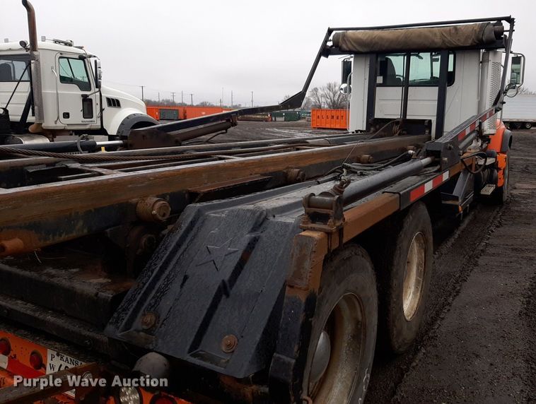 image for item DV9757 2007 Mack CV713 roll-off container truck