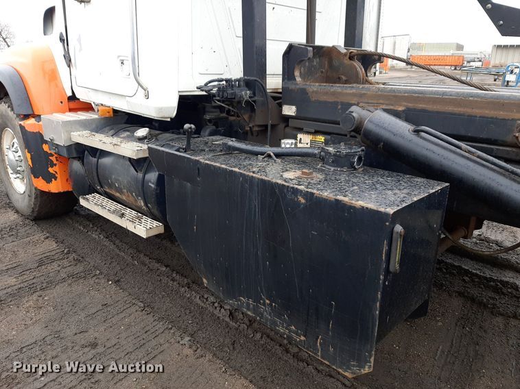 image for item DV9757 2007 Mack CV713 roll-off container truck