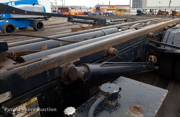 image for item DV9757 2007 Mack CV713 roll-off container truck