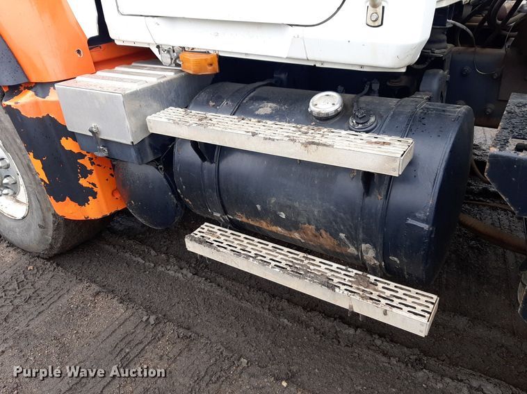 image for item DV9757 2007 Mack CV713 roll-off container truck