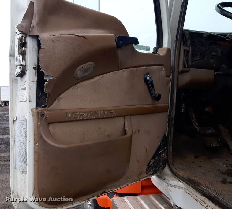 image for item DV9757 2007 Mack CV713 roll-off container truck