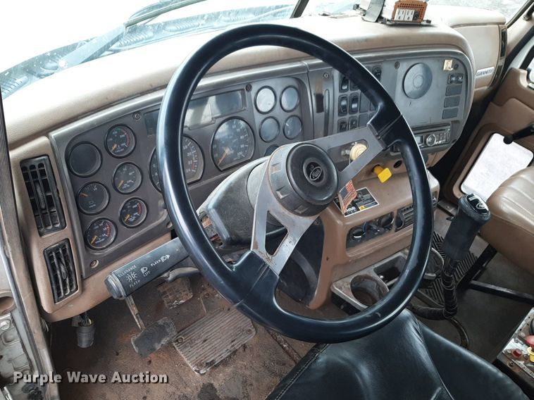 image for item DV9757 2007 Mack CV713 roll-off container truck