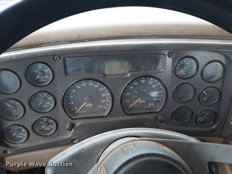 image for item DV9757 2007 Mack CV713 roll-off container truck