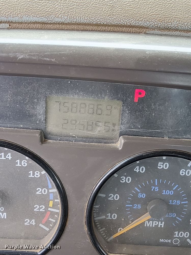 image for item DV9757 2007 Mack CV713 roll-off container truck