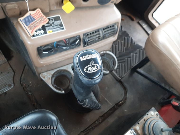 image for item DV9757 2007 Mack CV713 roll-off container truck