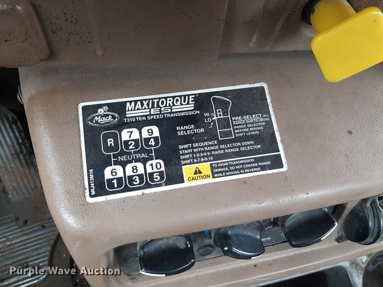 image for item DV9757 2007 Mack CV713 roll-off container truck