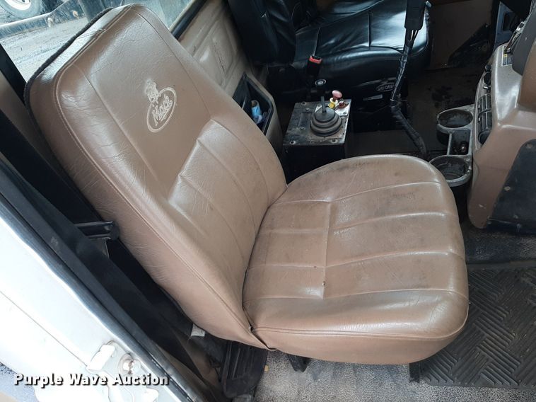 image for item DV9757 2007 Mack CV713 roll-off container truck