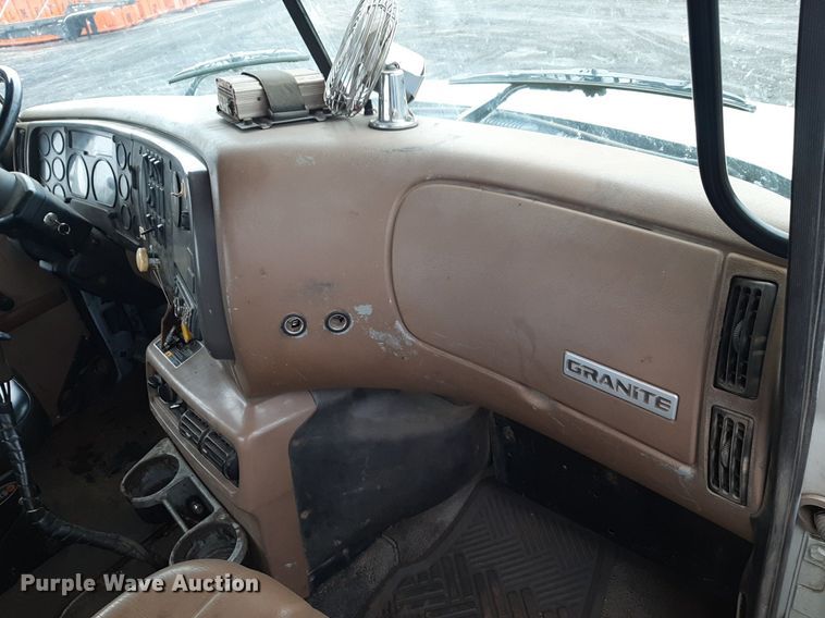 image for item DV9757 2007 Mack CV713 roll-off container truck