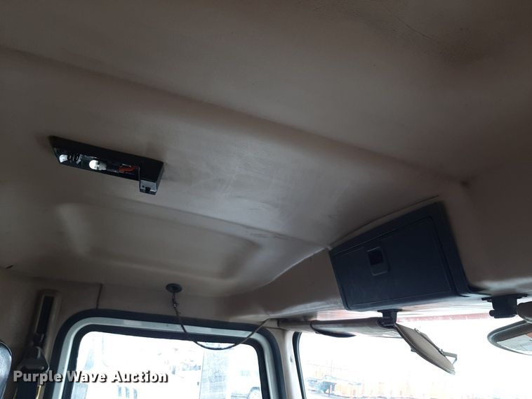 image for item DV9757 2007 Mack CV713 roll-off container truck