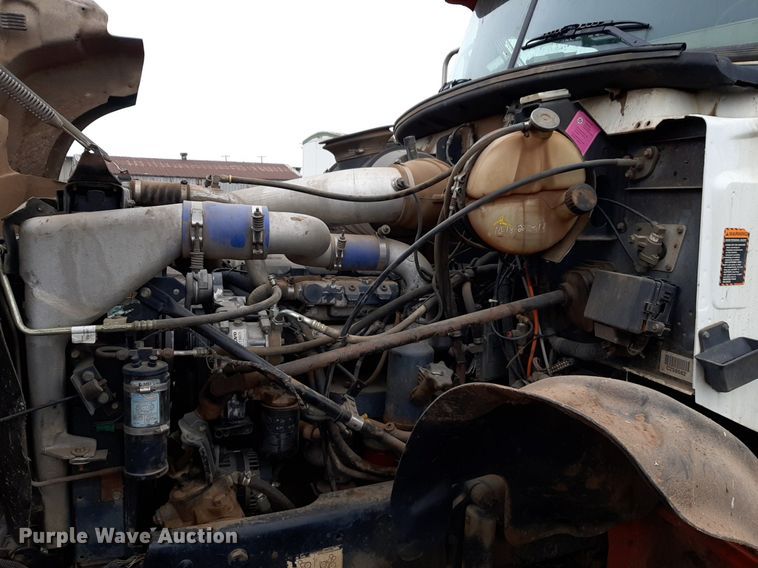 image for item DV9757 2007 Mack CV713 roll-off container truck