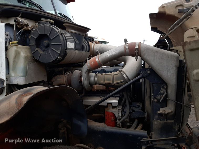 image for item DV9757 2007 Mack CV713 roll-off container truck