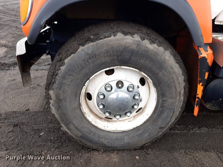 image for item DV9757 2007 Mack CV713 roll-off container truck