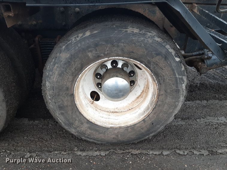 image for item DV9757 2007 Mack CV713 roll-off container truck