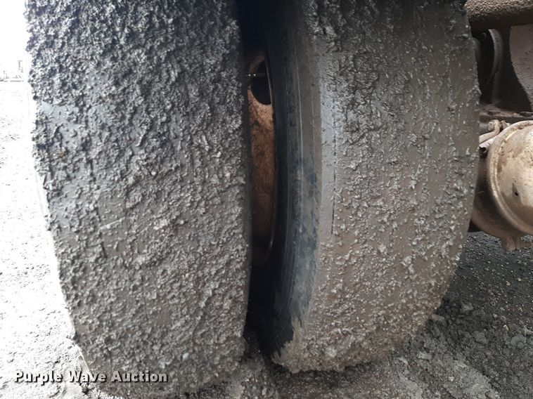 image for item DV9757 2007 Mack CV713 roll-off container truck