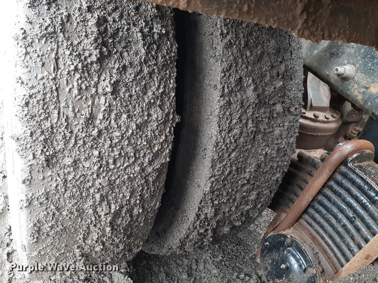 image for item DV9757 2007 Mack CV713 roll-off container truck