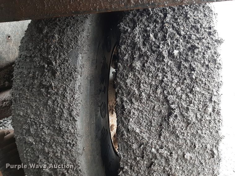 image for item DV9757 2007 Mack CV713 roll-off container truck