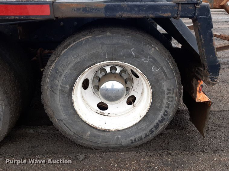 image for item DV9757 2007 Mack CV713 roll-off container truck