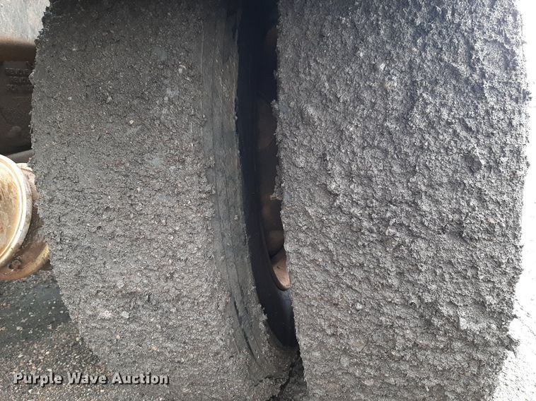 image for item DV9757 2007 Mack CV713 roll-off container truck