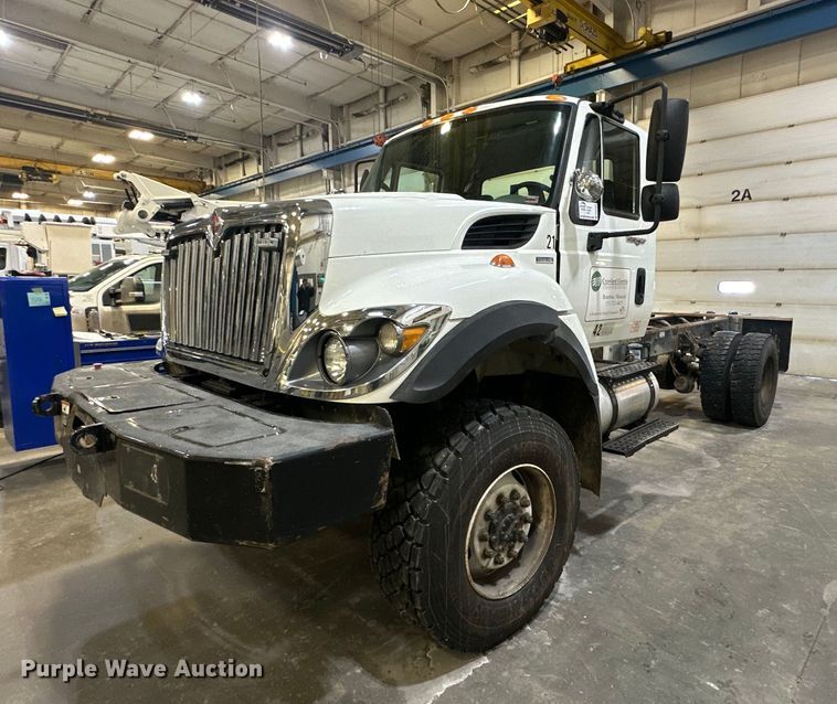 image for item DW2945 2011 International WorkStar 7400 truck cab and chassis