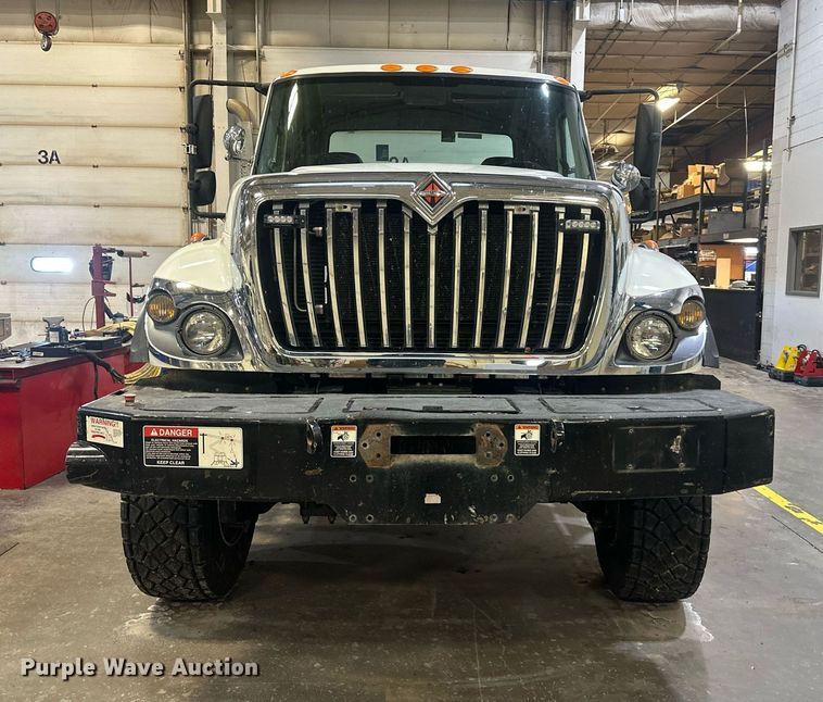 image for item DW2945 2011 International WorkStar 7400 truck cab and chassis