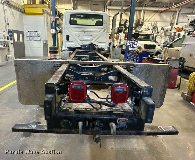 image for item DW2945 2011 International WorkStar 7400 truck cab and chassis