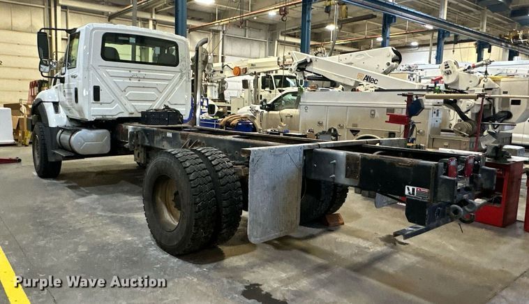 image for item DW2945 2011 International WorkStar 7400 truck cab and chassis