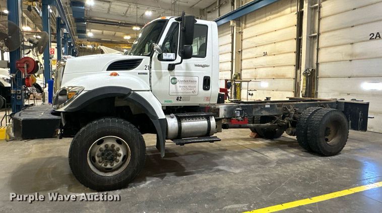 image for item DW2945 2011 International WorkStar 7400 truck cab and chassis