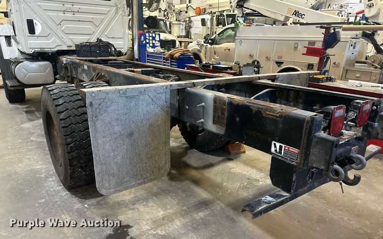 image for item DW2945 2011 International WorkStar 7400 truck cab and chassis