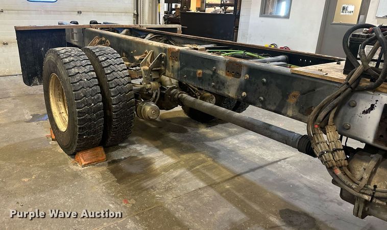 image for item DW2945 2011 International WorkStar 7400 truck cab and chassis