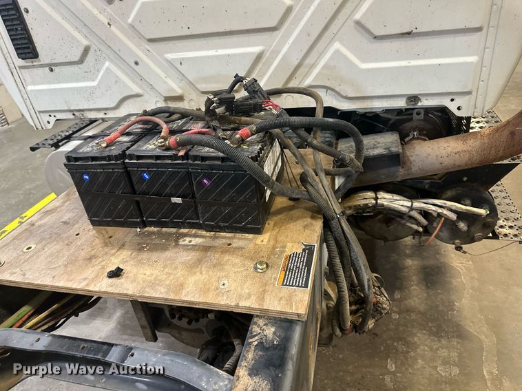 image for item DW2945 2011 International WorkStar 7400 truck cab and chassis