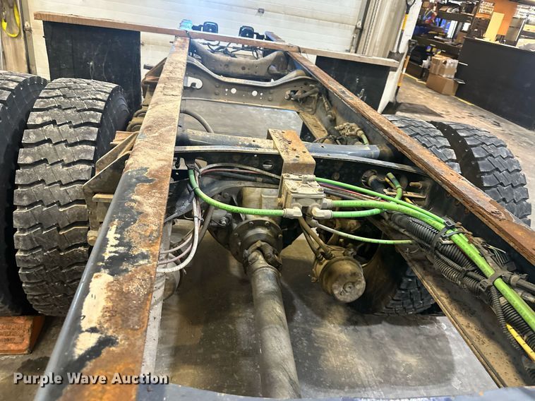 image for item DW2945 2011 International WorkStar 7400 truck cab and chassis