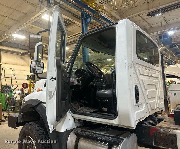 image for item DW2945 2011 International WorkStar 7400 truck cab and chassis