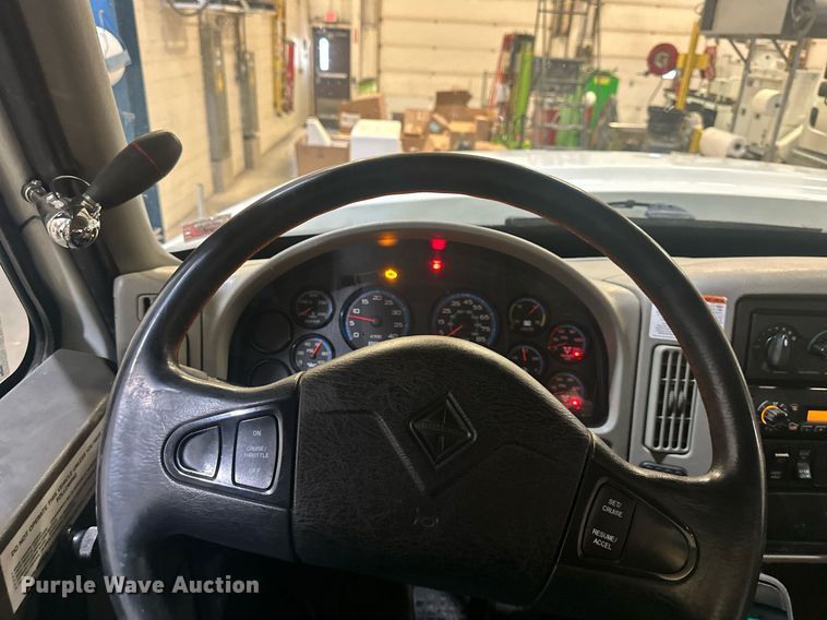 image for item DW2945 2011 International WorkStar 7400 truck cab and chassis