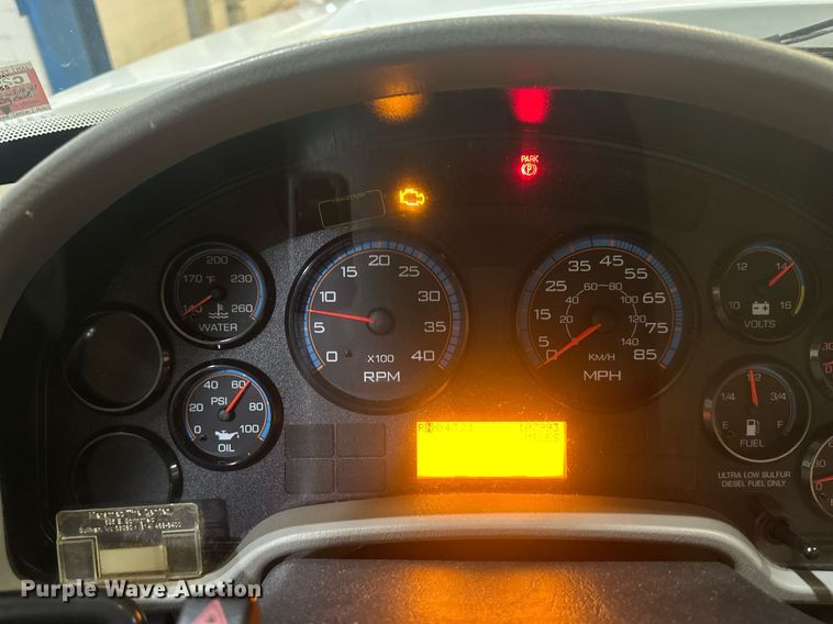 image for item DW2945 2011 International WorkStar 7400 truck cab and chassis