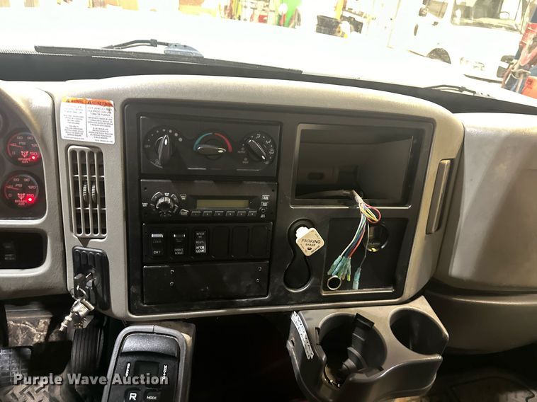 image for item DW2945 2011 International WorkStar 7400 truck cab and chassis