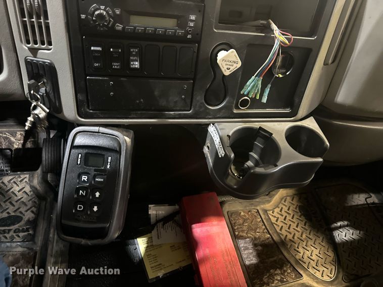 image for item DW2945 2011 International WorkStar 7400 truck cab and chassis