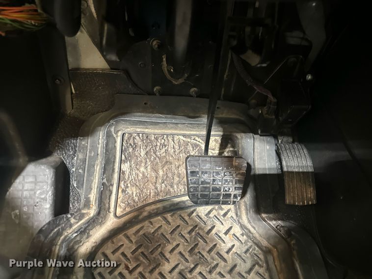 image for item DW2945 2011 International WorkStar 7400 truck cab and chassis