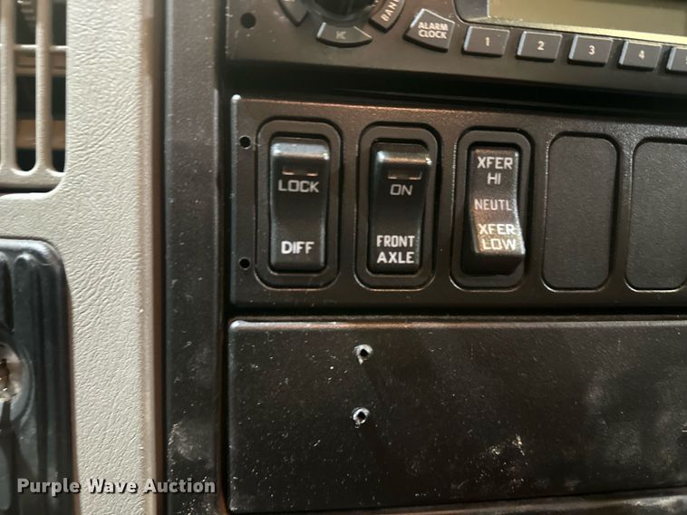 image for item DW2945 2011 International WorkStar 7400 truck cab and chassis