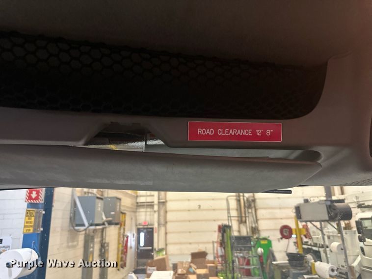 image for item DW2945 2011 International WorkStar 7400 truck cab and chassis