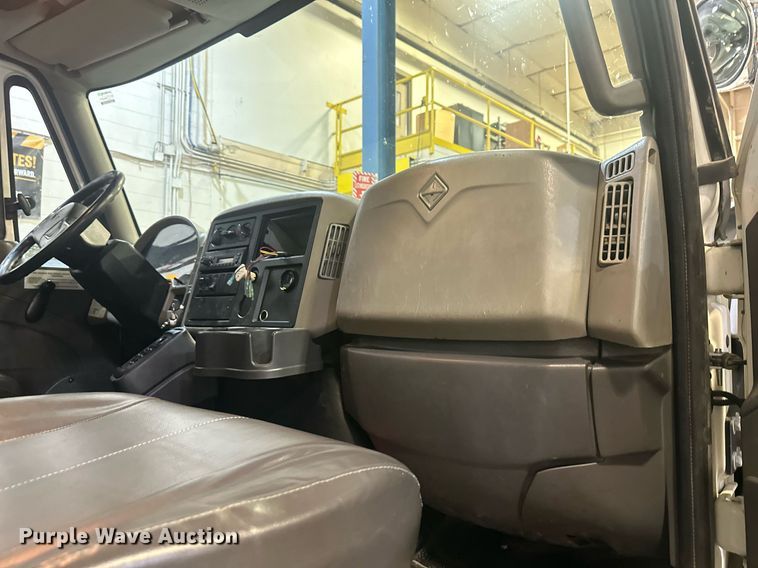 image for item DW2945 2011 International WorkStar 7400 truck cab and chassis