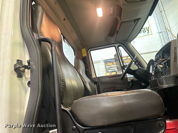 image for item DW2945 2011 International WorkStar 7400 truck cab and chassis