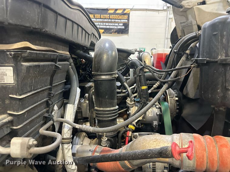 image for item DW2945 2011 International WorkStar 7400 truck cab and chassis