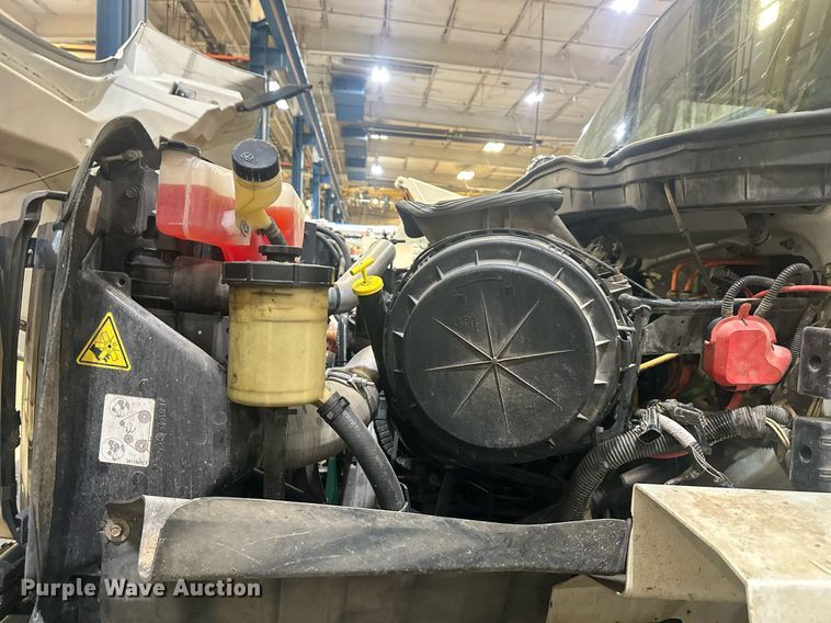 image for item DW2945 2011 International WorkStar 7400 truck cab and chassis