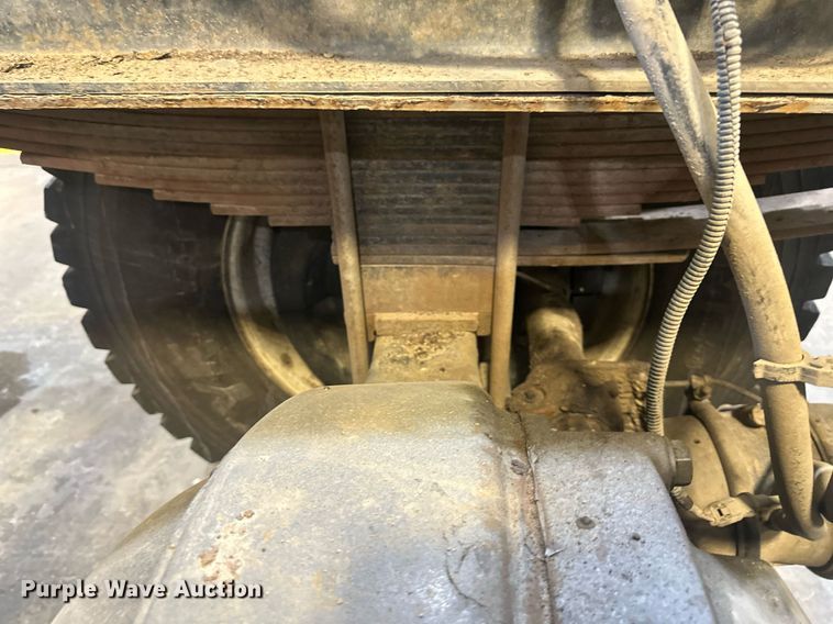 image for item DW2945 2011 International WorkStar 7400 truck cab and chassis